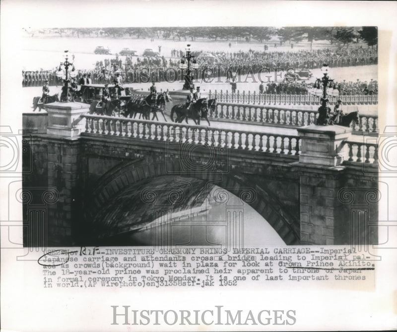 Load image into Gallery viewer, 1952 Press Photo Crowds wait to see Crown Prince Akihito pass in Royal carriage
