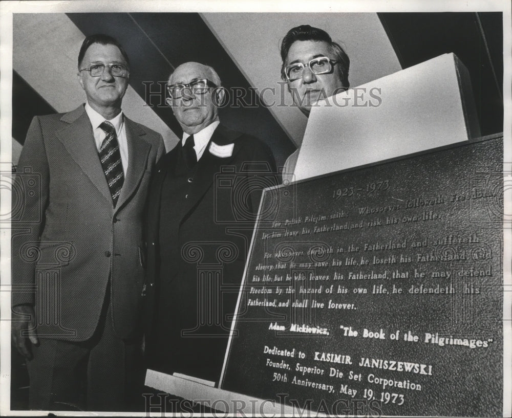 1973 Press Photo Ceremony honoring Superior Die Set Corp. founder, Milwaukee