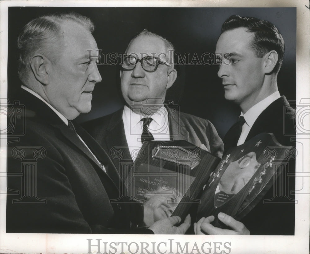 1964 Press Photo Chief Howard Johnson and Patrolman James Mallette honored.