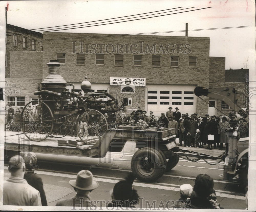 1954 Press Photo Steam Engine Pumper, parade for new fire station, Milwaukee, WI- Historic Images