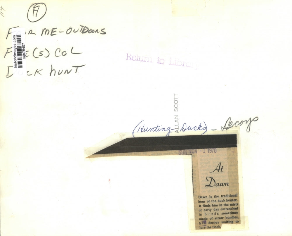 1970 Press Photo Duck Hunters and decoys on Wisconsin pond at dawn - mjb75407