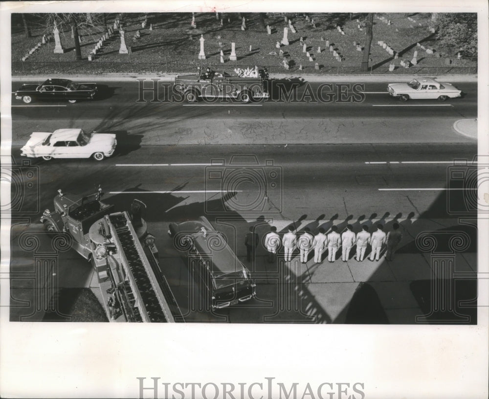 1962 Press Photo Funeral procession of LT. Robert Uecke, killed in fire- Historic Images