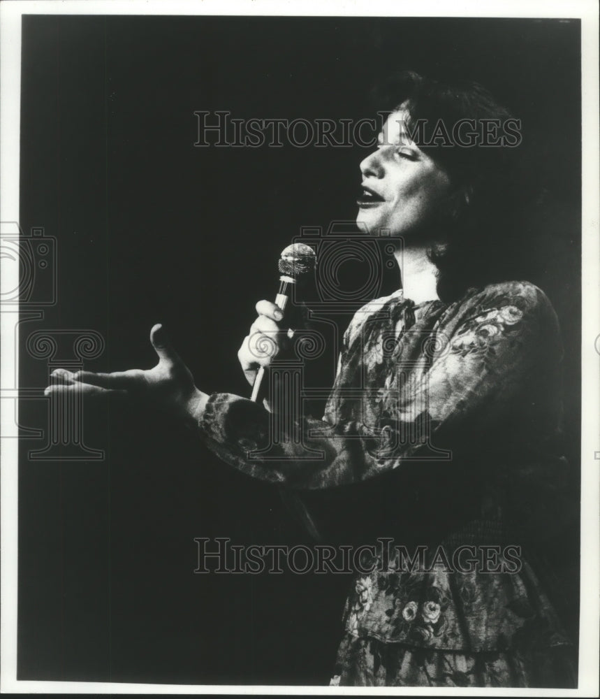 1979 Press Photo Lorrie Kelly performs in Fireside Showplace Lounge Cabaret show- Historic Images