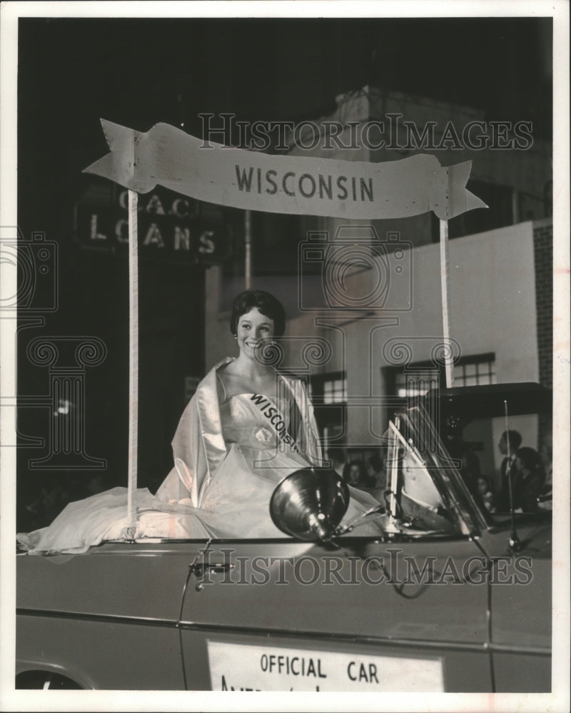 Load image into Gallery viewer, 1962 Press Photo Kathryn Keaton, Wisconsin Junior Miss - mjb75694
