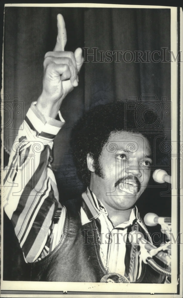 Load image into Gallery viewer, 1971 Press Photo Jesse Jackson announced his resignation in Chicago - mjb75835
