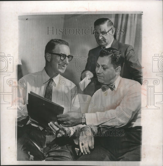 1956 Press Photo Senator Kefauver & others arrive at state Democratic convention- Historic Images