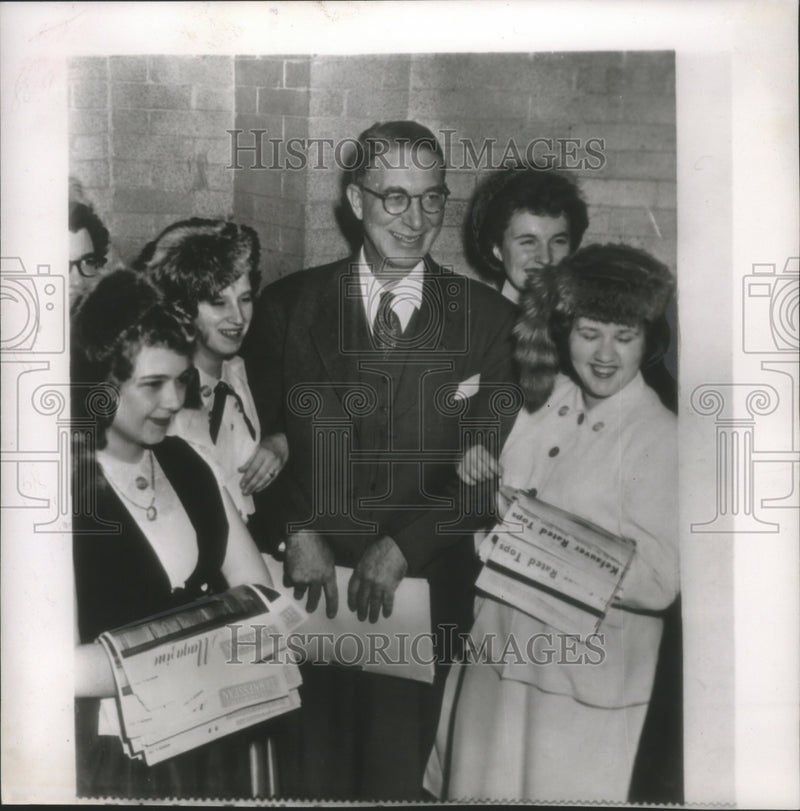 Load image into Gallery viewer, 1952 Press Photo Senator Estes Kefauver with supporter ushers, Wisconsin.
