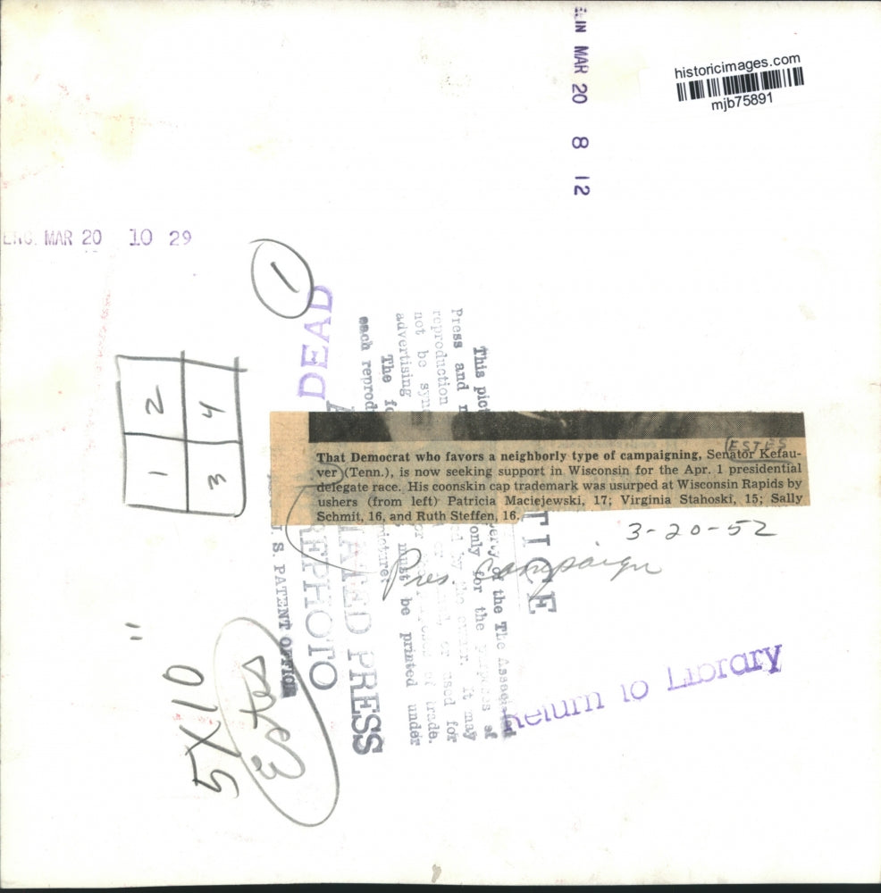 1952 Press Photo Senator Estes Kefauver with supporter ushers, Wisconsin.