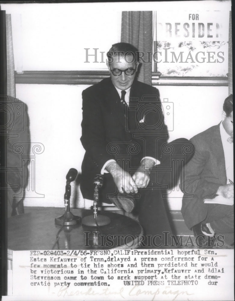 1956 Press Photo Senator Estes Kefauver, pauses to tie shoe, Fresno, California.