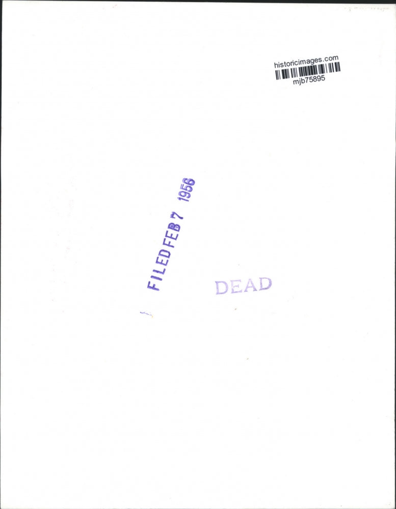 1956 Press Photo Senator Estes Kefauver, pauses to tie shoe, Fresno, California.