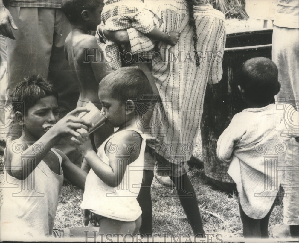 1965 Press Photo Two brothers share a glass of milk in a refugee camp in India- Historic Images