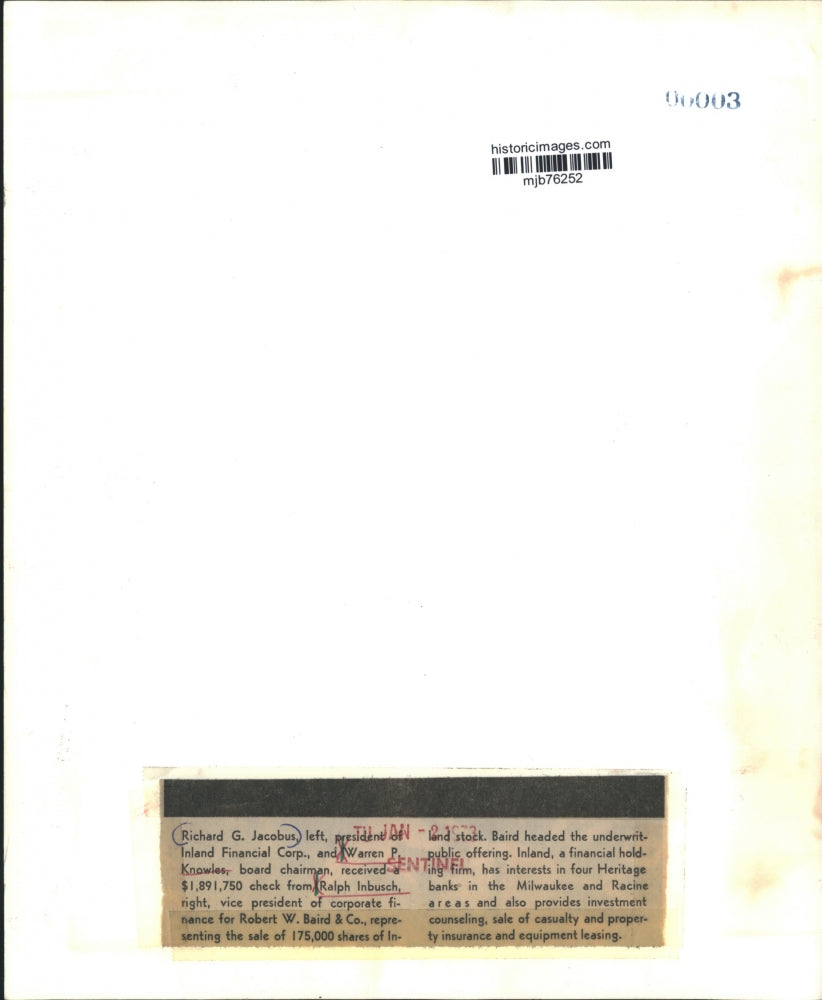 1973 Press Photo Ralph Inbusch presents a check to leaders of Inland Financial.