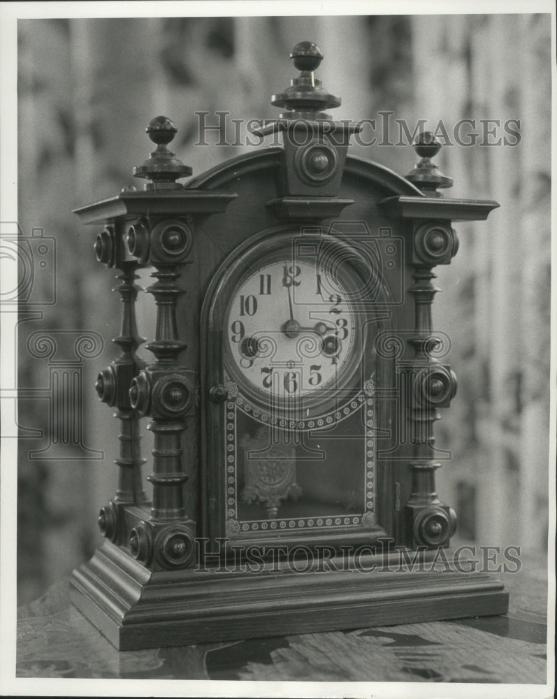 Load image into Gallery viewer, 1965 Press Photo Victorian mantle clock once owned by Mrs. Simon Kander (Lizzie)
