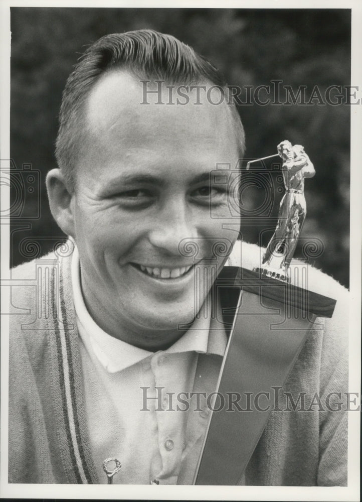 1960 Press Photo A very happy golfer, Paul Kaste - mjb76387- Historic Images