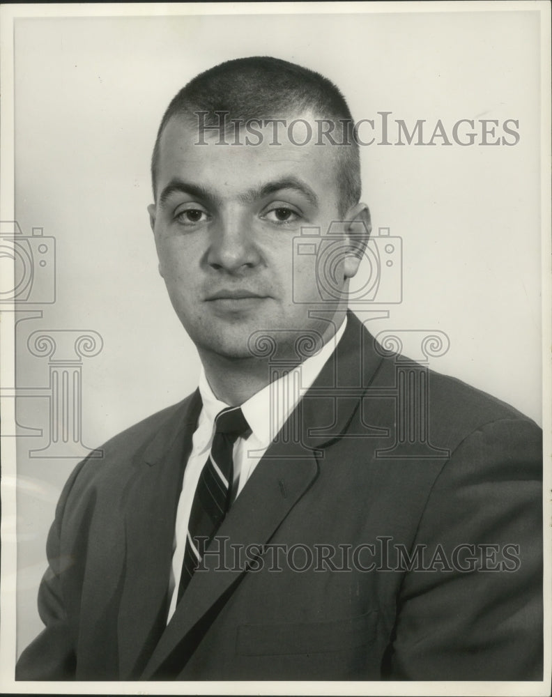 1961 Press Photo Walter J. Kassuba a Milwaukee Real Estate Broker - mjb76390- Historic Images