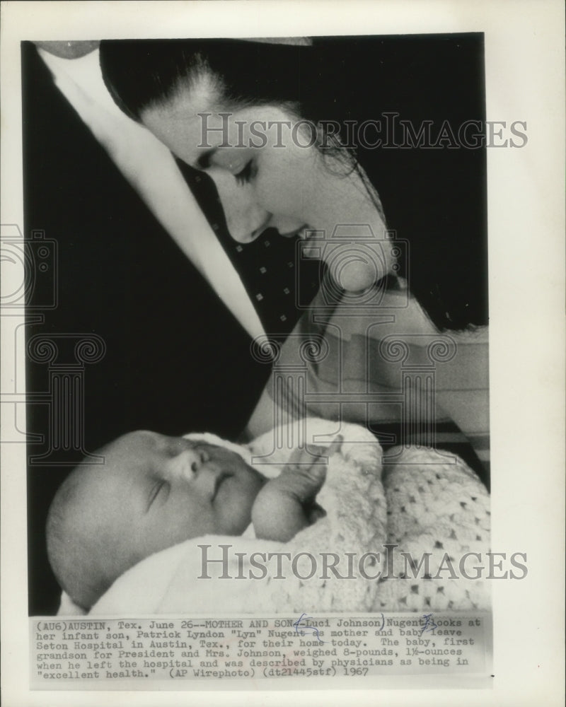 1967 Press Photo Luci Johnson Nugent &amp; son, Patrick, at Seton Hospital, Austin- Historic Images