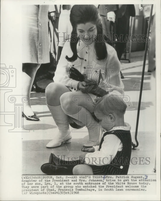 1968 Press Photo Mrs. Patrick Nugent & son, Lyn, at White House south entrance- Historic Images