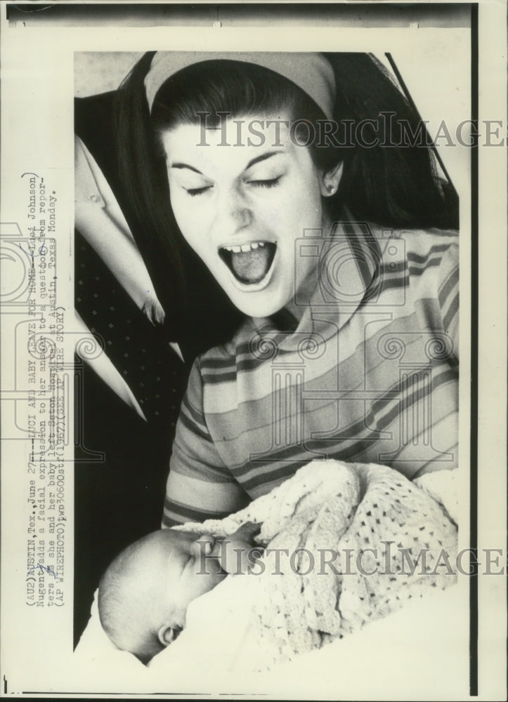 1967 Press Photo Luci Johnson Nugent and baby, leave hospital for home, Texas.