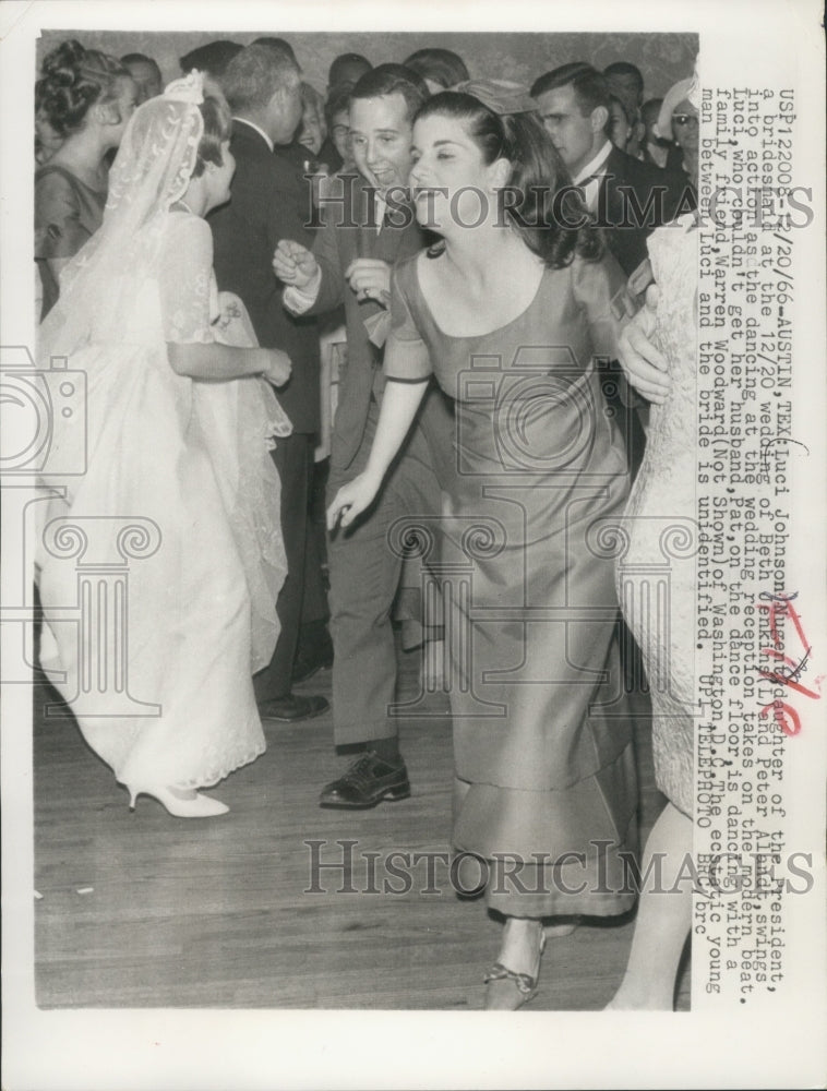 1966 Press Photo Mrs. Luci Johnson Nugent, dancing at wedding reception, Texas.- Historic Images