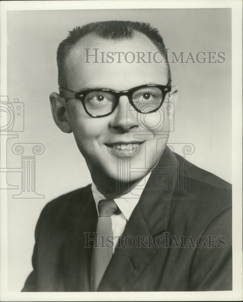 1963 Press Photo Charles M. Phillips Radio executive in Milwaukee - mjb76643