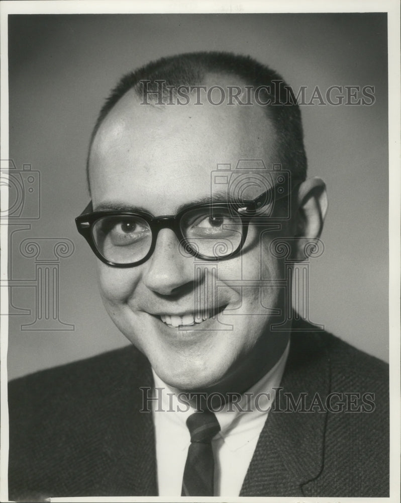 1964 Press Photo Milwaukee radio announcer Charles Phillips- Historic Images