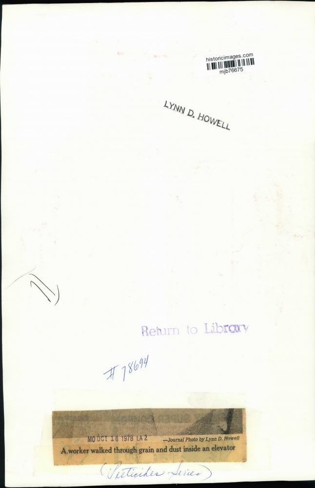 1978 Press Photo A pesticides service worker walks dirt-covered elevator