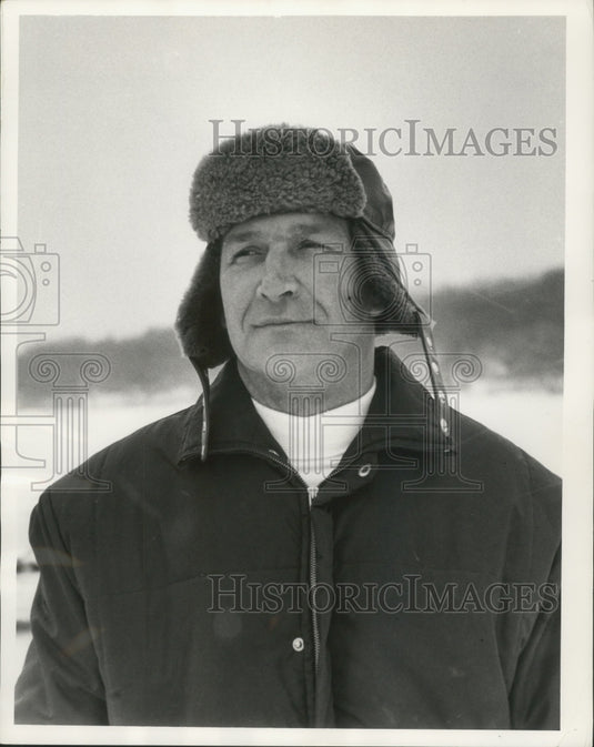 1964 Press Photo Sailor Bill Perrigo of Pewaukee wins iceboating world series  - Historic Images