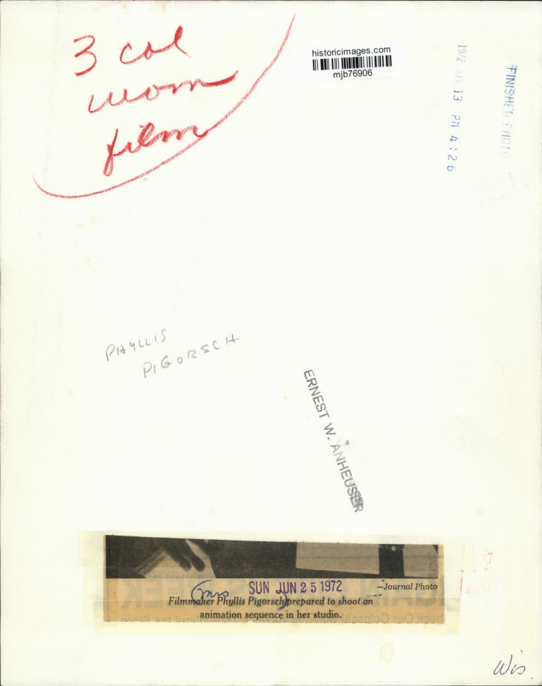 1972 Press Photo Filmmaker Phyllis Pigorsch prepared to school an animation