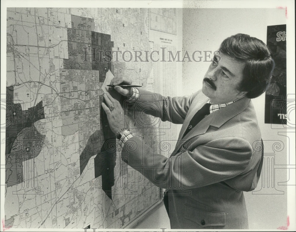 1975 Press Photo James W. Pihos, president of the Conley-Pihos Management Co.