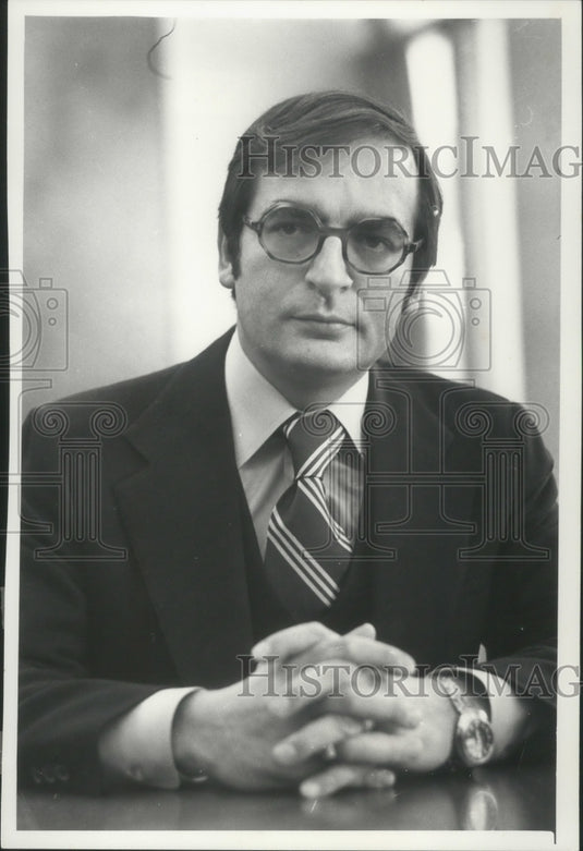 1977 Press Photo William J Jennaro. Judge at Children Court Center. - Historic Images