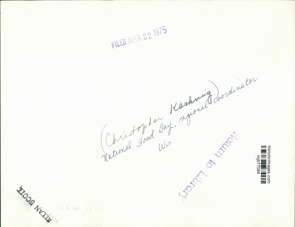 1975 Press Photo Christopher Kashnig coordinates the Wisconsin National Food Day