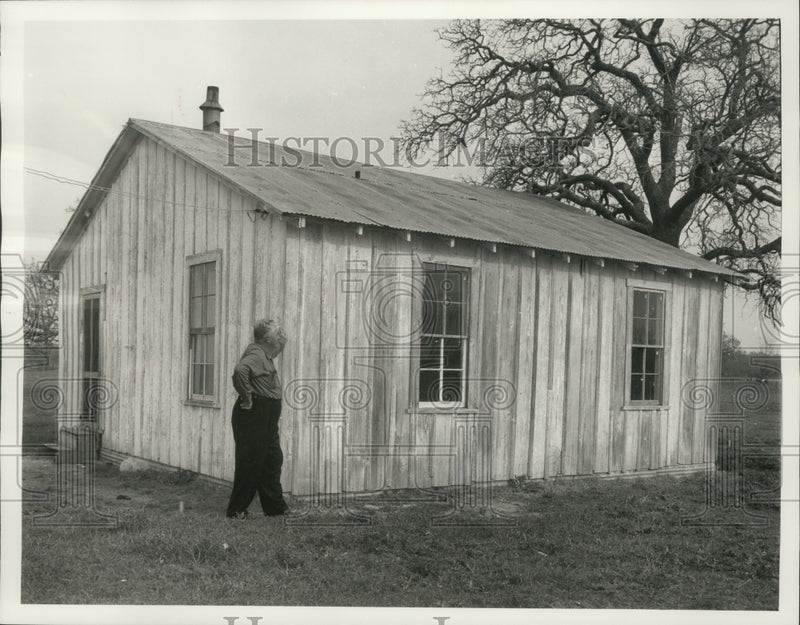 Load image into Gallery viewer, 1964 Press Photo White 3-room frame house may be birthplace of President Johnson
