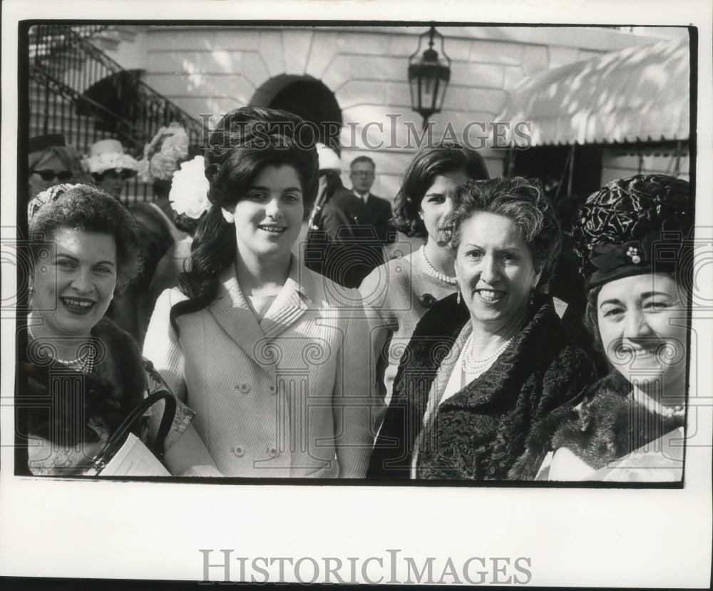 1966 Press Photo Luci Baines Johnson visits Milwaukee, Wisconsin - mjb77326- Historic Images