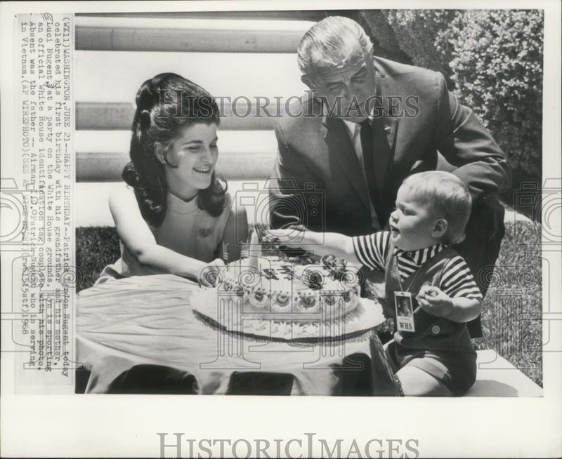 Load image into Gallery viewer, 1968 Press Photo Patrick Nugent with mother, Luci &amp; grandfather ,Lyndon Johnson
