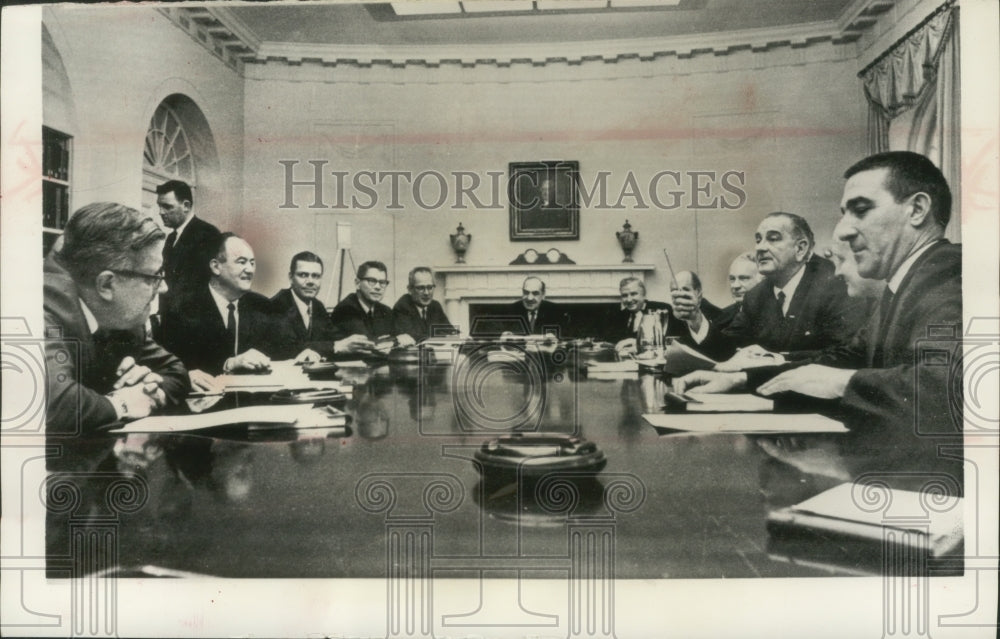 1965 Press Photo President Johnson at White House, with members of his cabinet- Historic Images