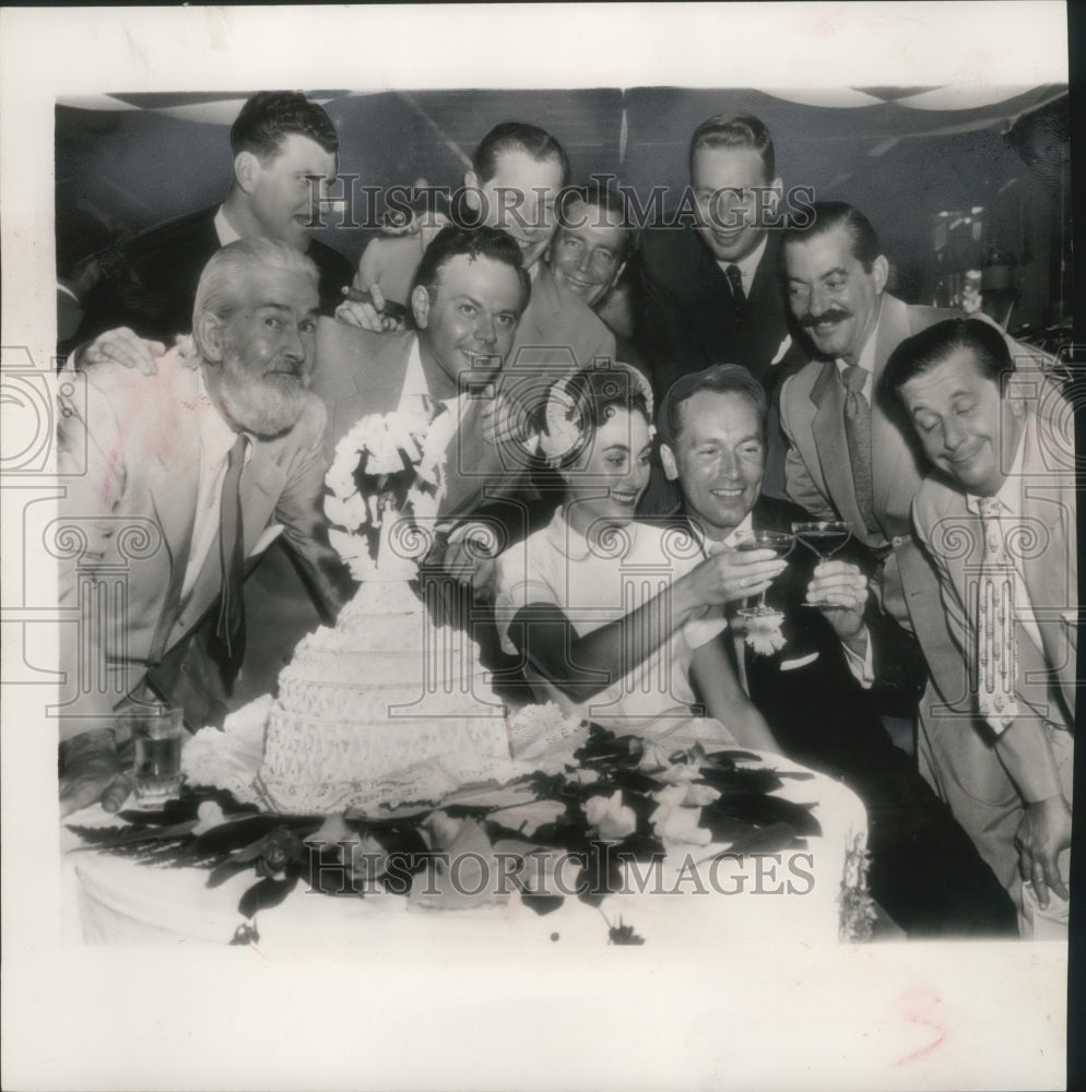 1952 Press Photo Entertainment stars watch Johnnie Johnston toast bride Shirley- Historic Images
