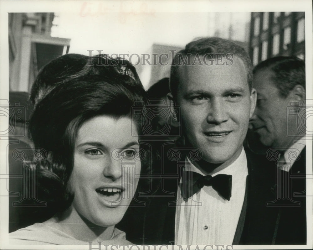 1966 Press Photo Luci Johnson attends Milwaukee party - mjb77381