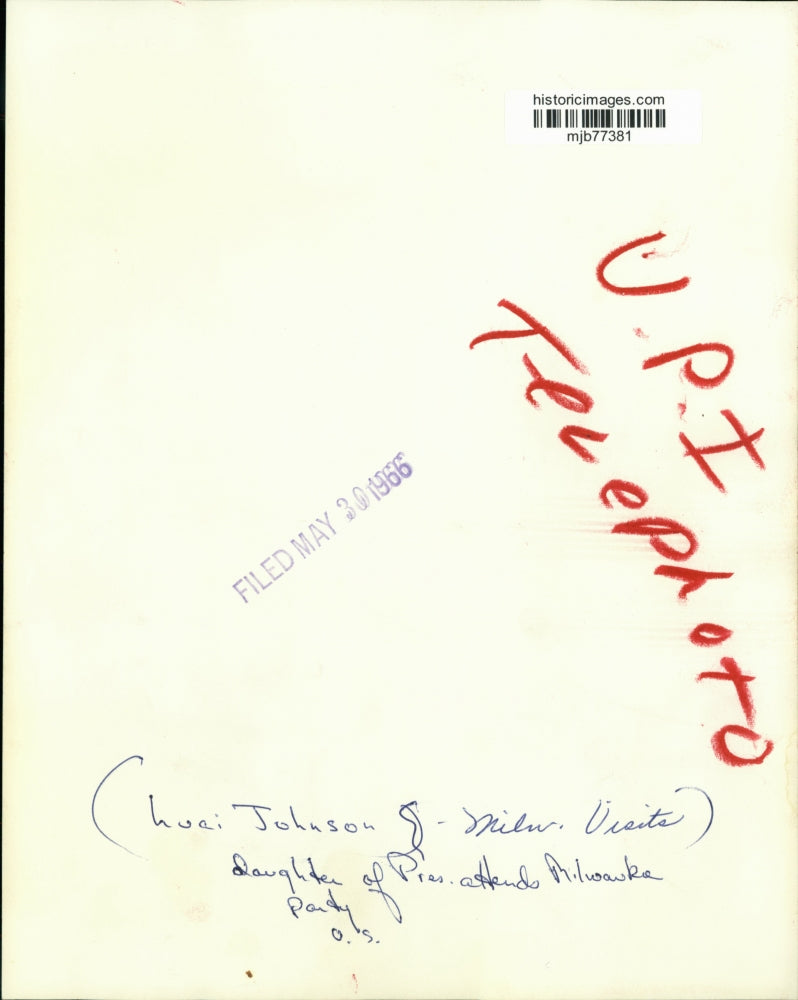 1966 Press Photo Luci Johnson attends Milwaukee party - mjb77381