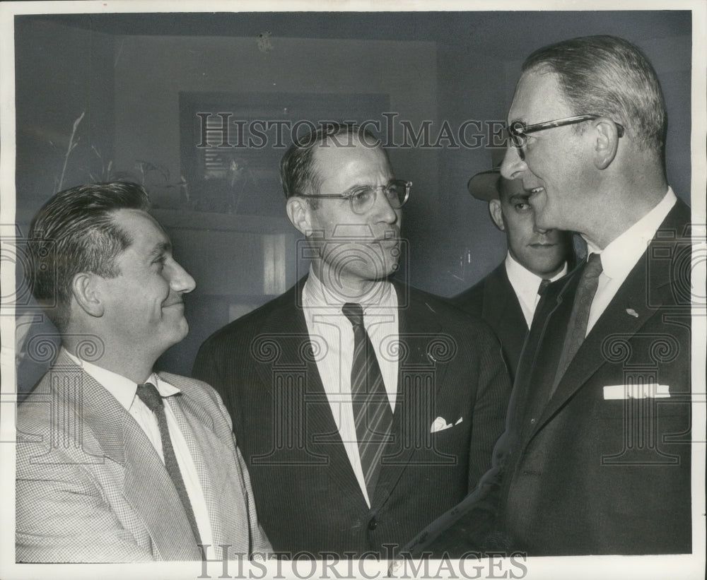 1956 Press Photo Estes Kefauver, at stop on presidential campaign, Milwaukee - Historic Images