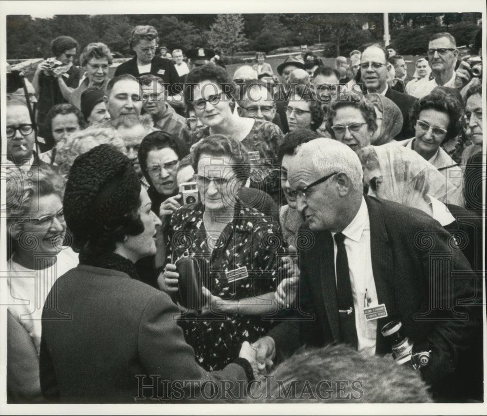 1965 Press Photo Lyndon B Johnson visits Milwaukee, Mitchell Park Conservatory- Historic Images