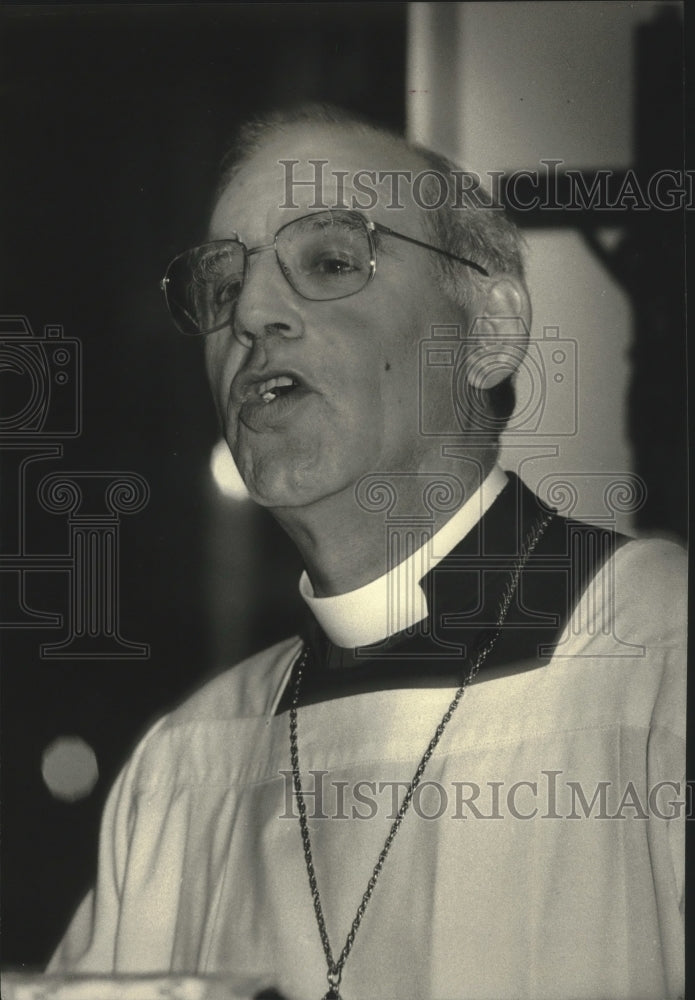 1988 Press Photo Bishop Peter Nott of the Order of Julian of Norwich - Historic Images