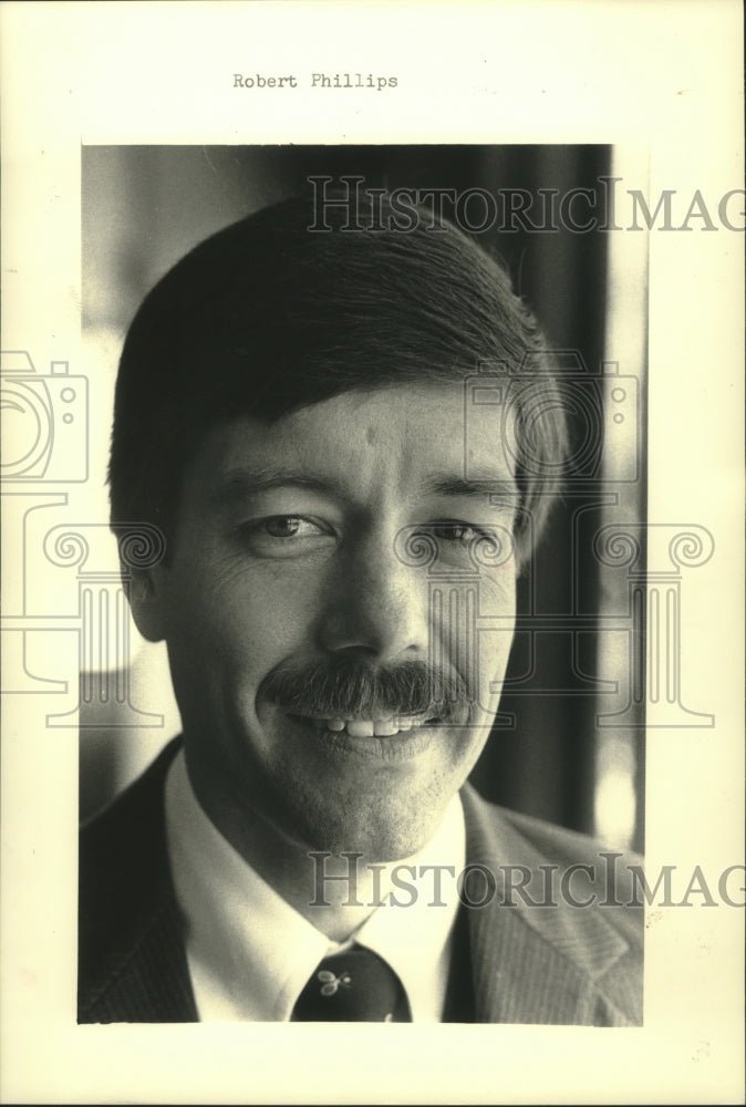 1988 Press Photo Robert Phillips, internist, Marshfield, Wisconsin- Historic Images