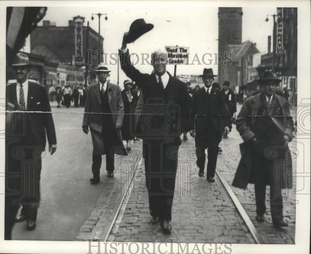 1965 Press Photo Politician campaigning in the streets- Historic Images