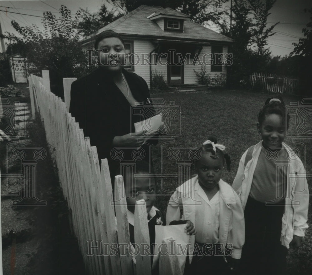 1993 Press Photo Anita Merriweather (left) entered OIC job training program - Historic Images