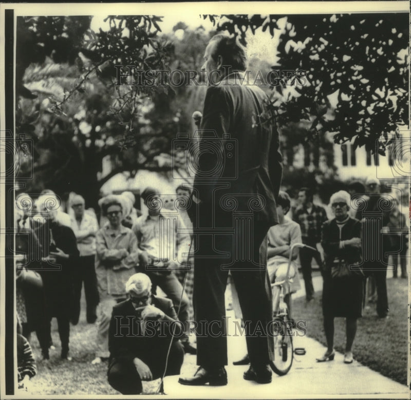 Load image into Gallery viewer, 1972 Press Photo Senator Henry Jackson, Presidential Campaign speech in Florida

