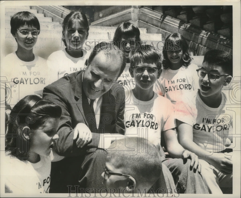 1962 Press Photo Wisconsin Governor Gaylord Nelson & young supporters in Madison- Historic Images