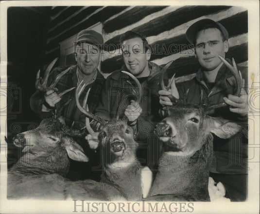 1955 Press Photo Cecil Doering (L) shot deer & won bets from his Milwaukee sons- Historic Images
