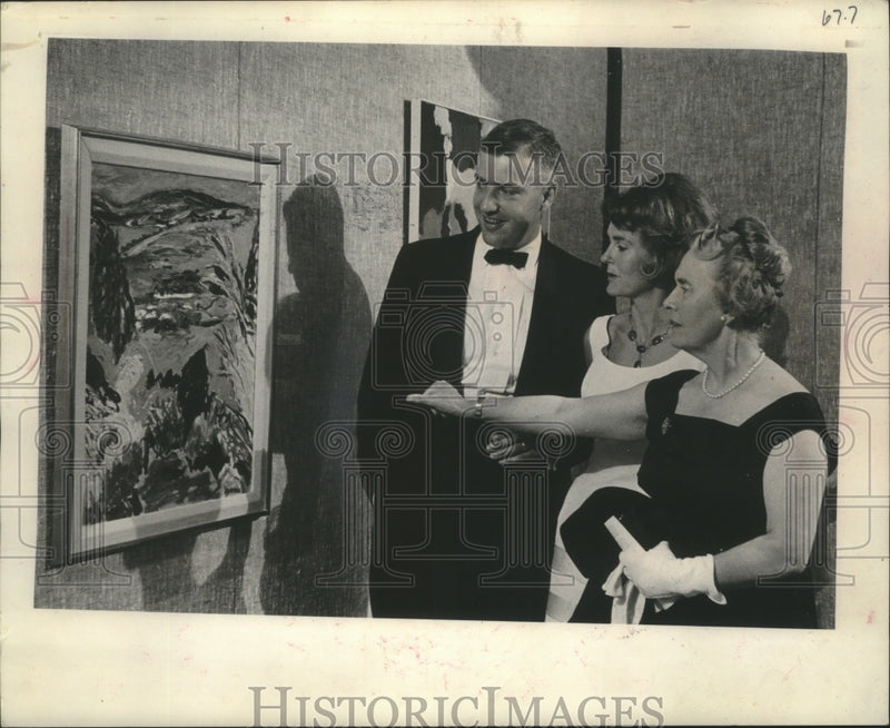 Load image into Gallery viewer, 1965 Press Photo Guest attending art preview and dinner in Wauwatosa Wisconsin
