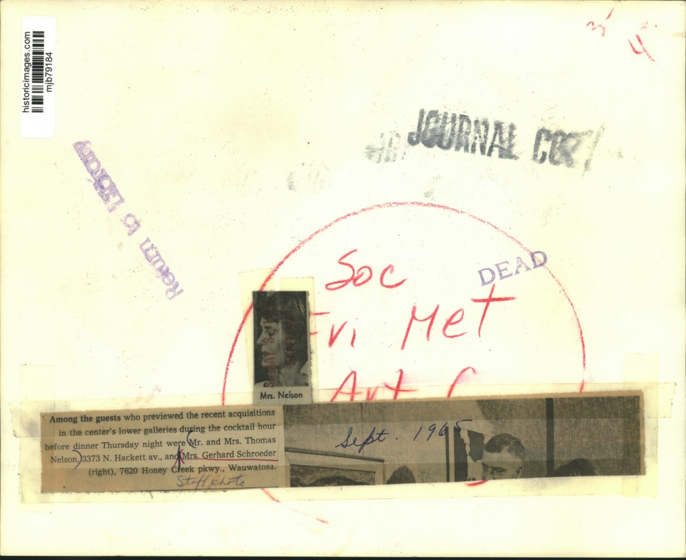 1965 Press Photo Guest attending art preview and dinner in Wauwatosa Wisconsin