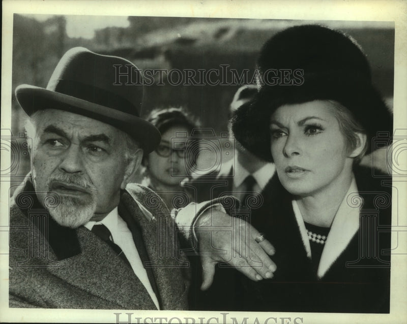 Load image into Gallery viewer, 1972 Press Photo Edward G. Robinson and Janet Leigh in ABC Sunday Night Movie
